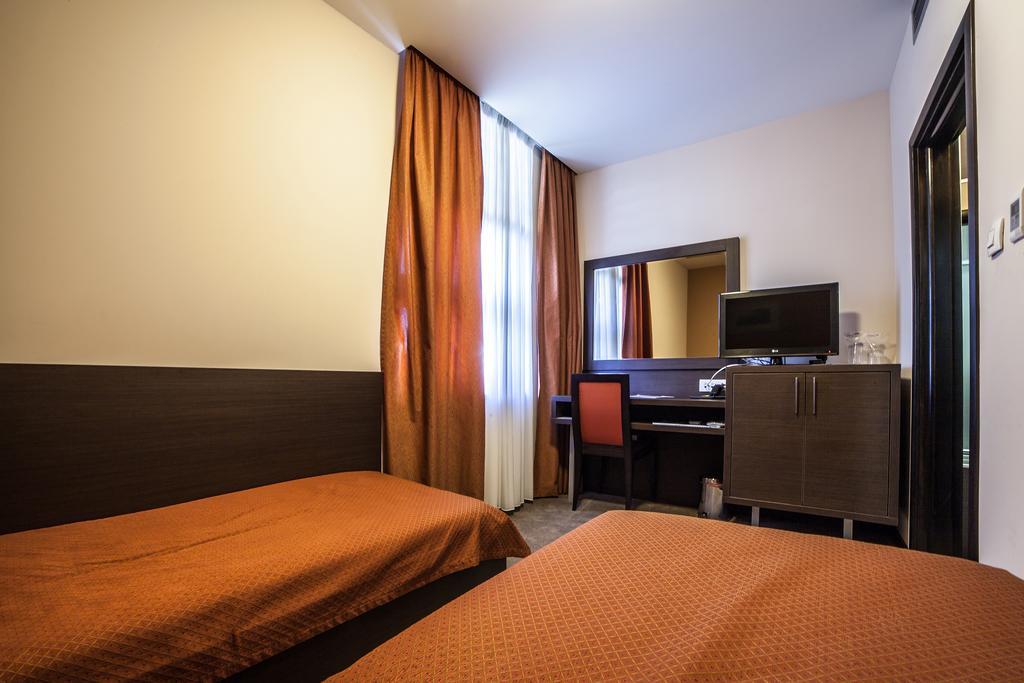 Hotel Terminus Podgoriţa Cameră foto